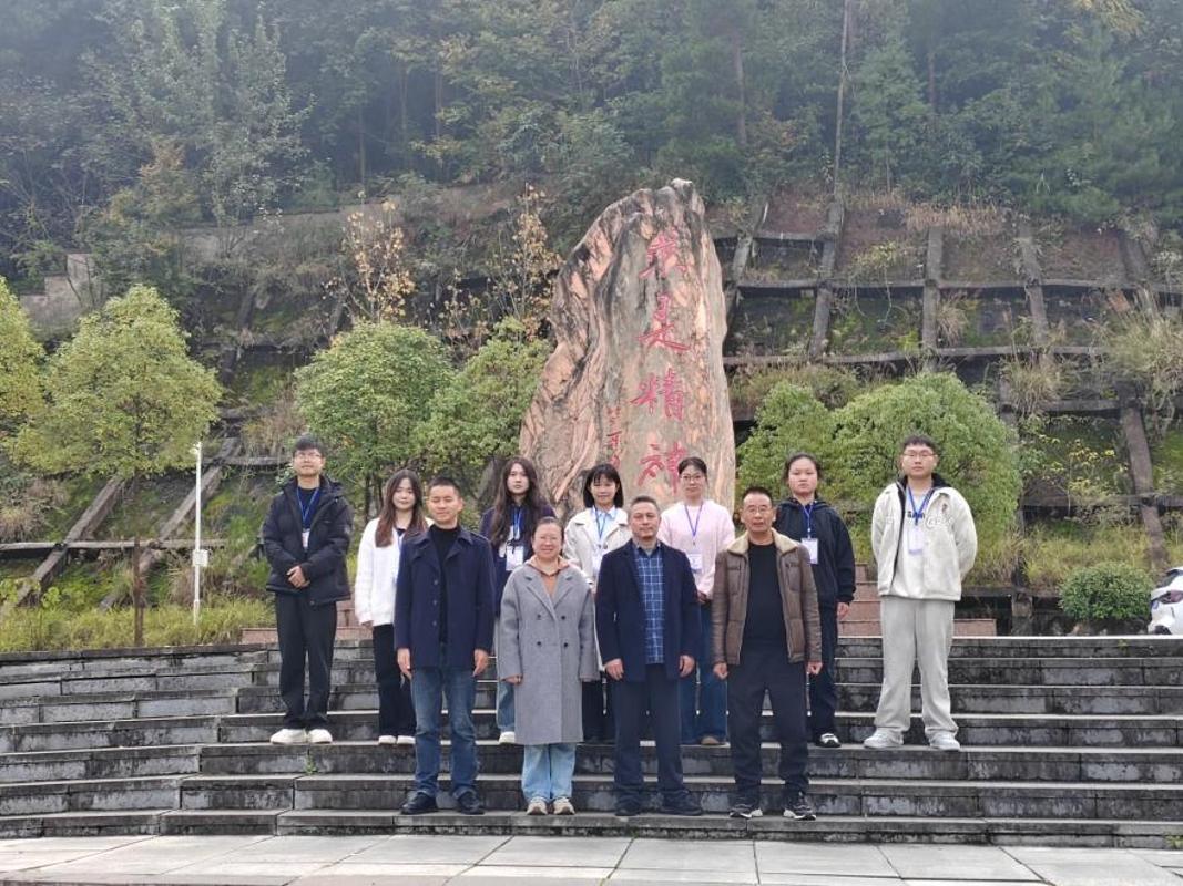 历史系老师赴湄潭求是高级中学开展实习学生中期慰问与交流活动，共话“准师”成长路