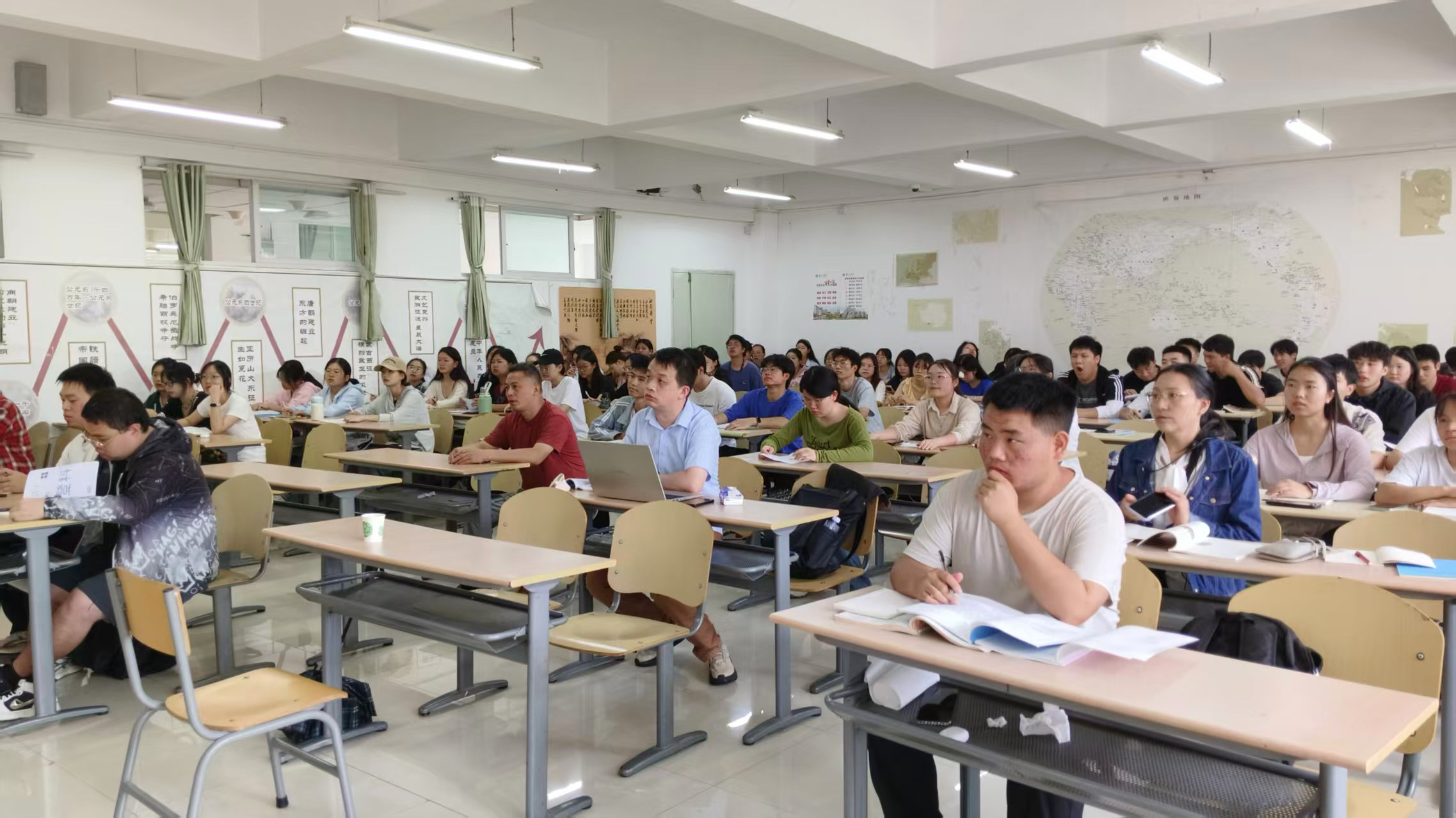 以师为灯照讲台 匠心传承续薪火——贵阳市南明教师学习与资源中心冯铁辛老师莅临历史系指导学生教学实践